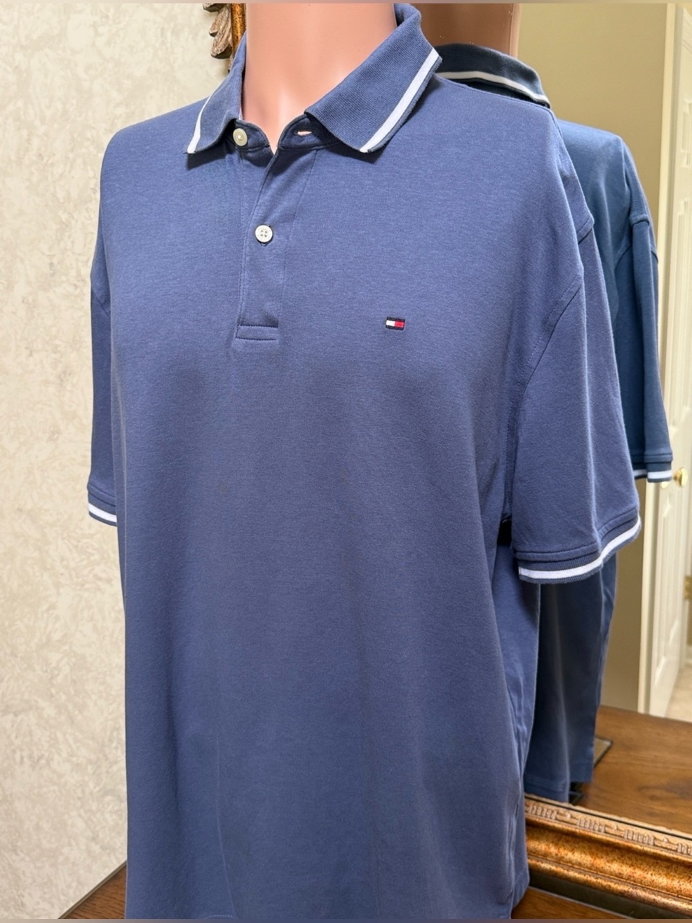 New w/o tag. Tommy Hilfiger Men’s Blue Polo with Contrast white Trim. Size XL.